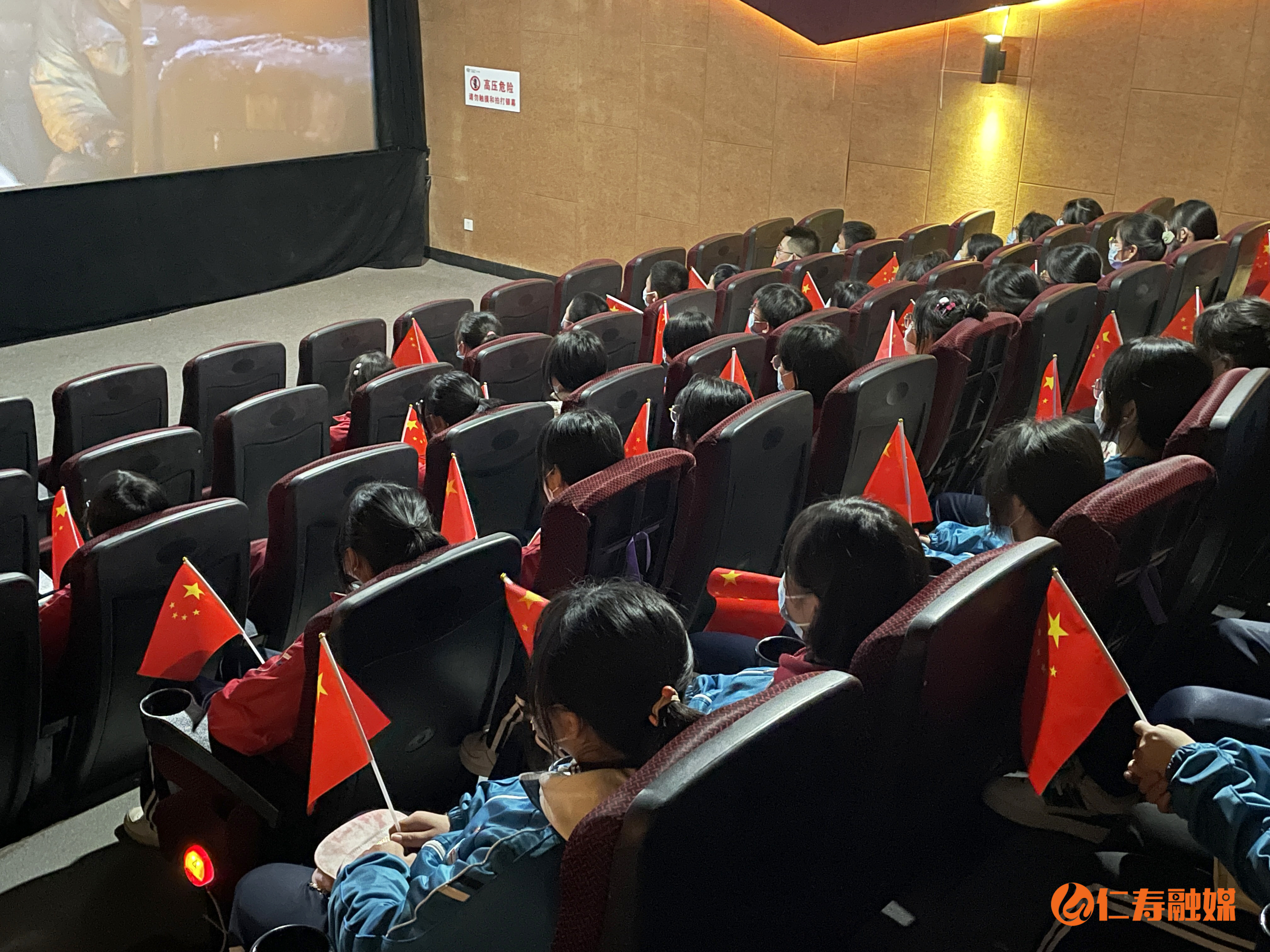 开学了感恩成长追逐梦想,仁寿中学厚植爱国情怀