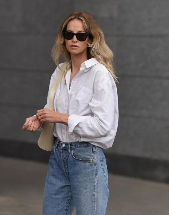 黑色衬衫最新穿搭,衬衫穿在毛衣外面