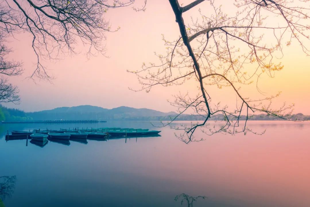 李煜菩萨蛮花明月暗笼轻雾,李白李煜最经典的十首词