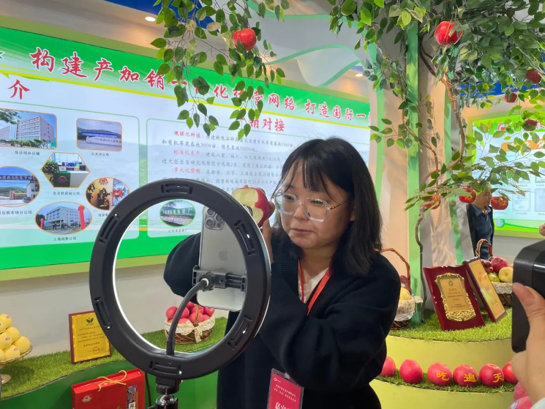 卖空300万斤农产品，被骂“黑胖丑”，这甘肃女孩真刷新我认知