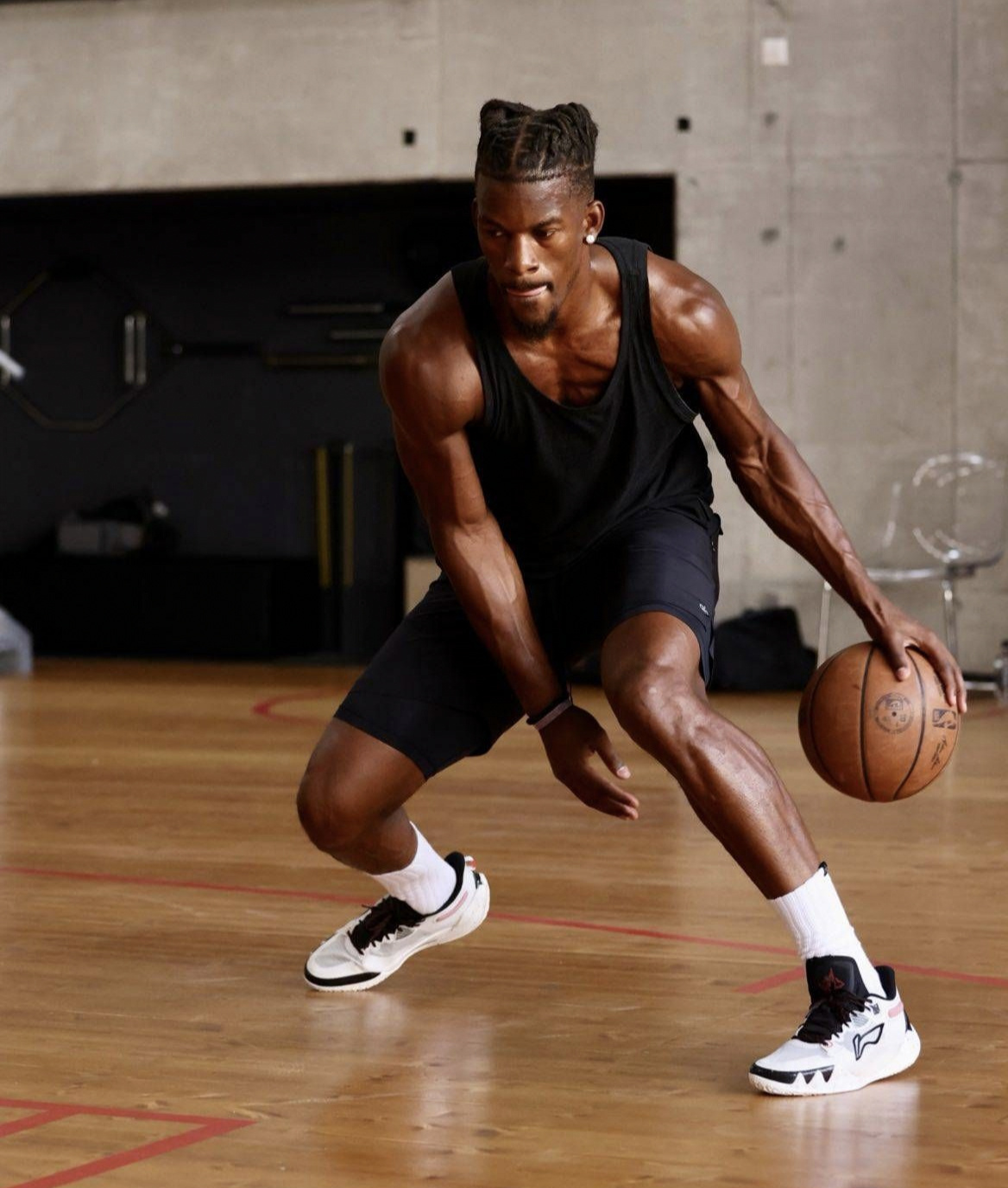 李宁新品！JB1代联名配色曝光，韦德幻影4被指抄袭，空袭9代崛起