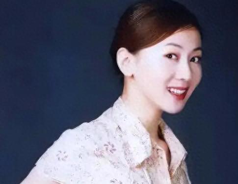 事实证明，为了钱选择当“裸模”的汤加丽，已经走上了另一条路