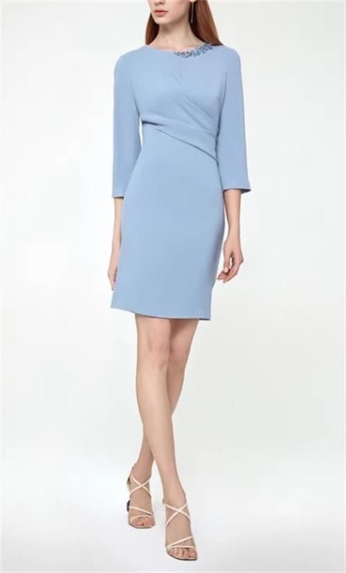 暖肤色穿蓝色好看吗,各种蓝色适合什么肤色的人穿