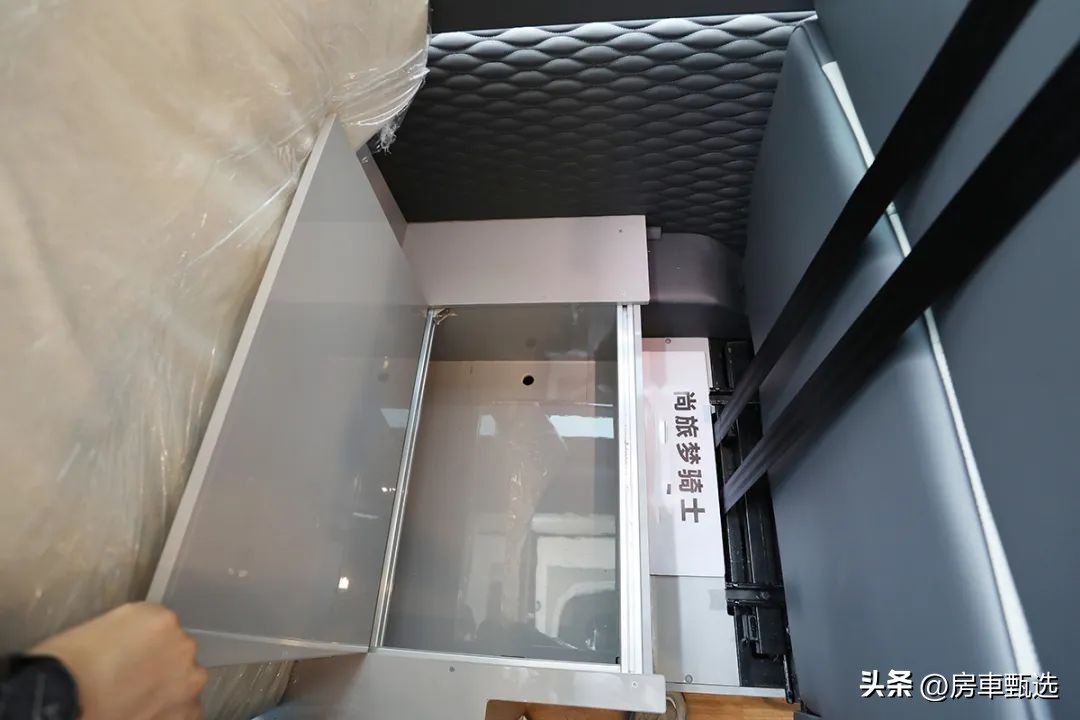 福特新全顺升顶商旅房车,福特新全顺2023款旅居房车