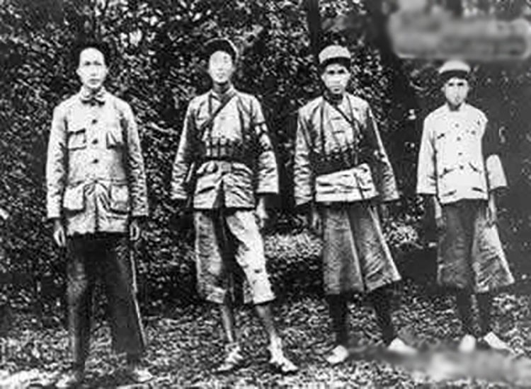 扁担少将龙开富：保卫毛主席18年，叶帅得知遗言后批准葬入八宝山