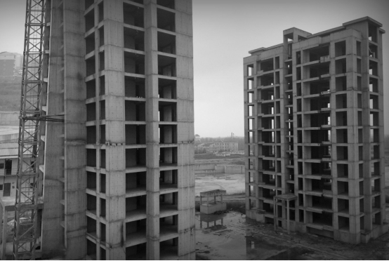 买的房子开发商资金断裂咋办,房产烂尾了房贷不还会怎样