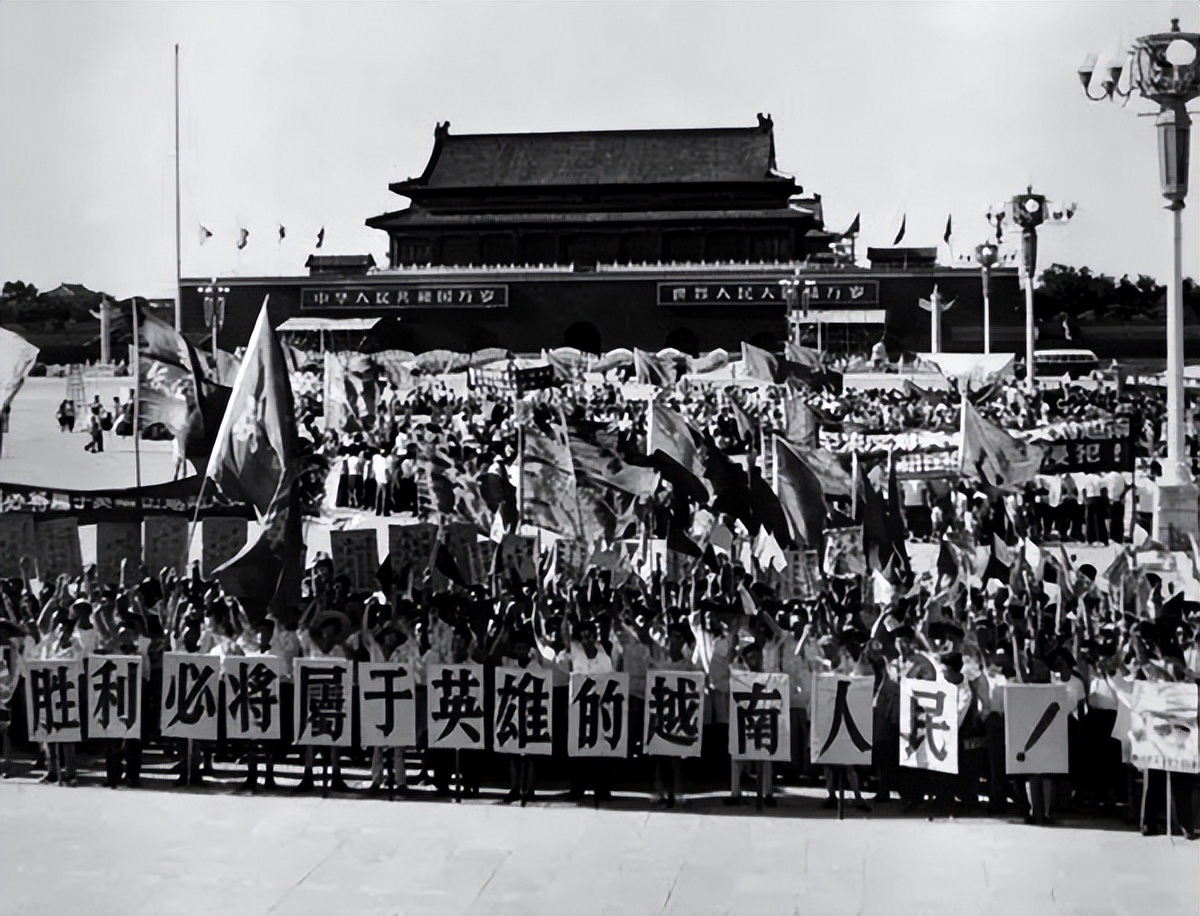 毛主席接见胡志明时，提出了一个要求，胡志明立即拒绝