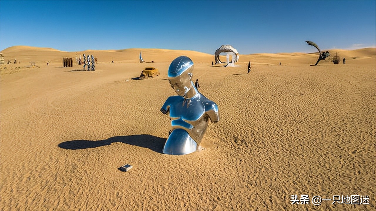 中国唯一一个被沙漠环绕的县城,我国西北方有个小城市