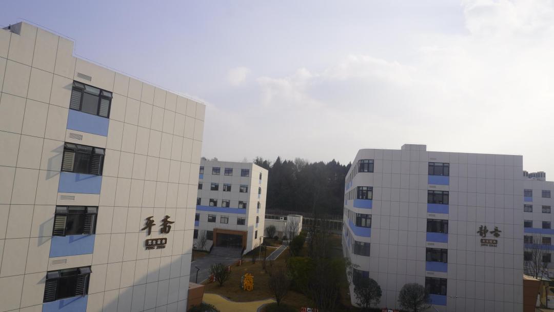 缁甸槼涓滆景楂樼骇涓鎺㈡牎,缁甸槼涓滆景楂樼骇涓鎺㈣