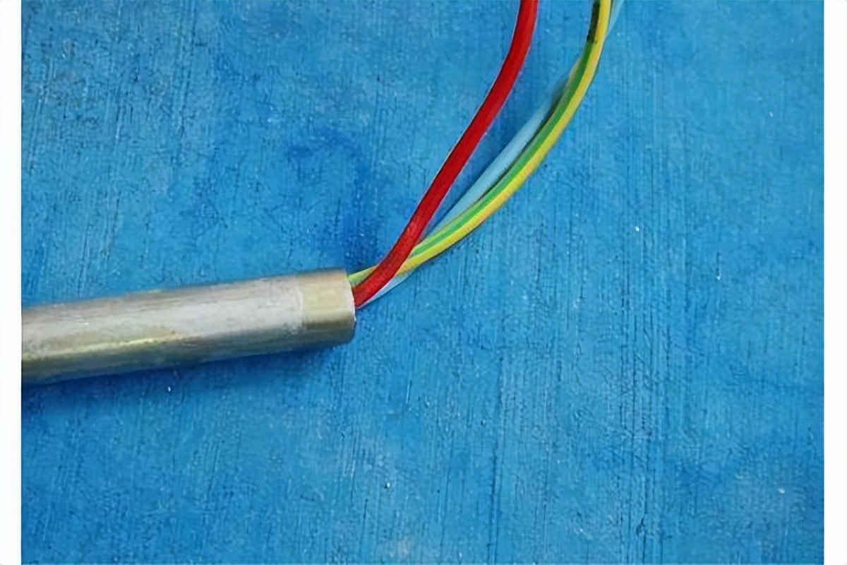 墙里的电线烧坏了,家里电线烧坏怎么办不用拆墙