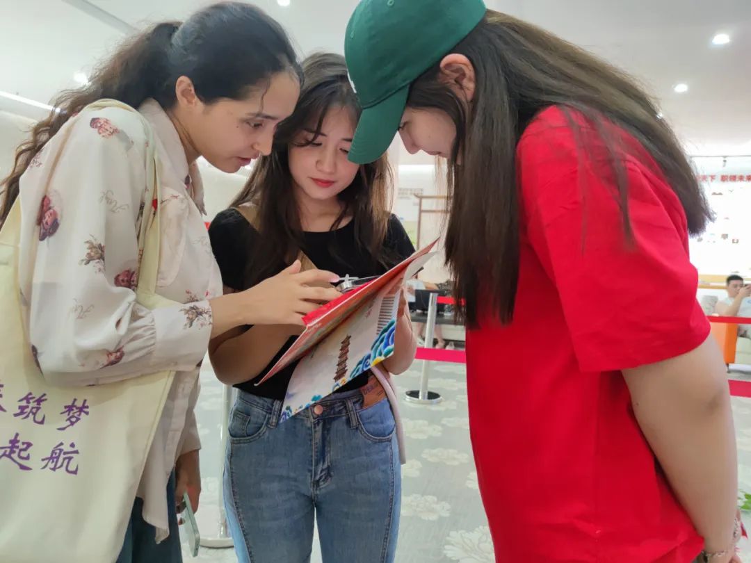 满“新”欢喜！长江职业学院喜迎2023新生！