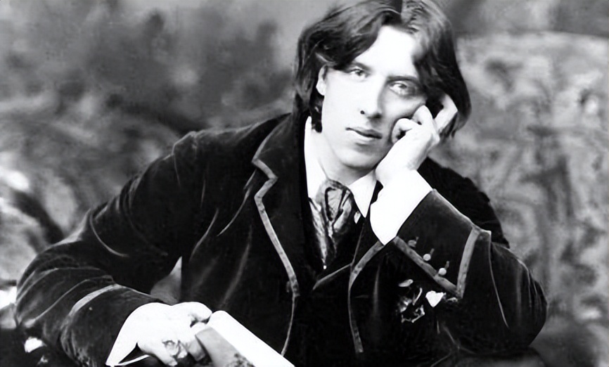 这个动作，被认为是基佬的标志？学起来，去捡肥皂