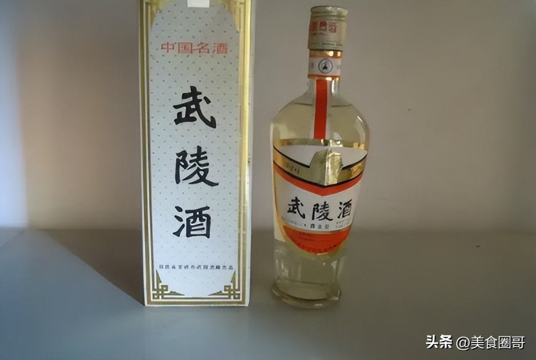一瓶白酒500ml倒出来多少才算正常,白酒倒进杯子里点不着是不是好酒