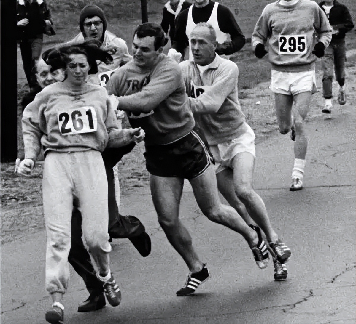 第1件内衣怎么选,第一名牌运动内衣