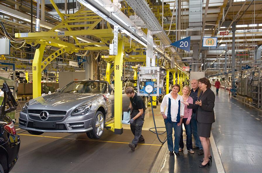 欧盟拟制裁7家中企，秦刚外长前往三个欧洲国家，英国打来了电话