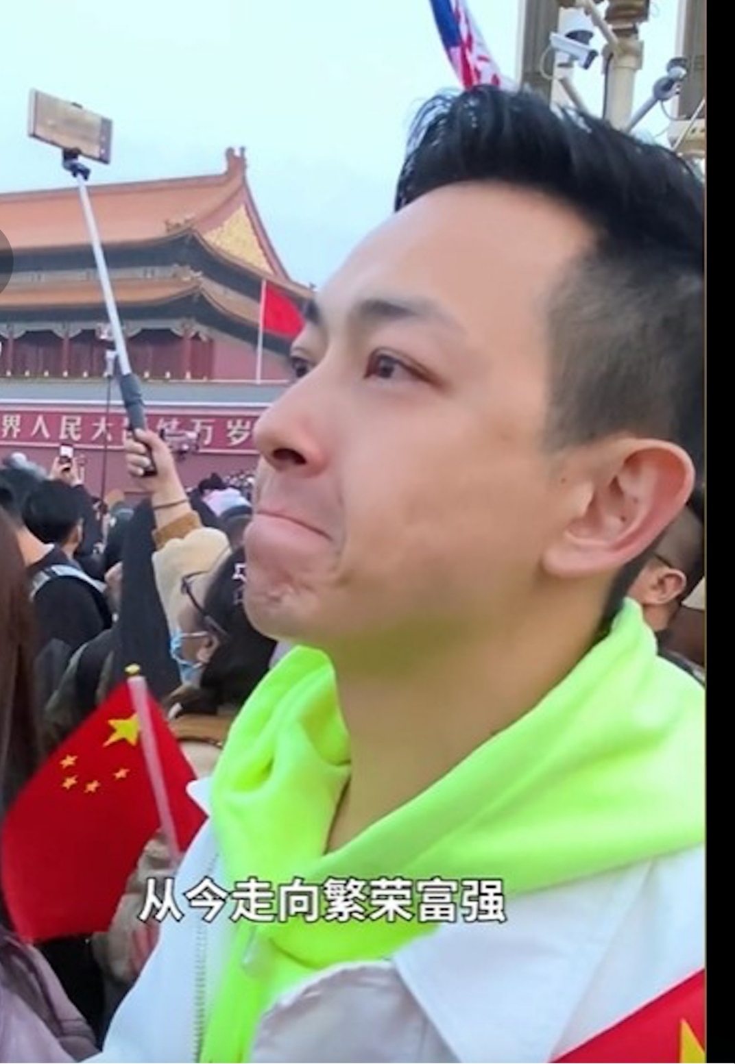 香港梁竞徽综艺被访问,香港爱国艺人梁竞徽