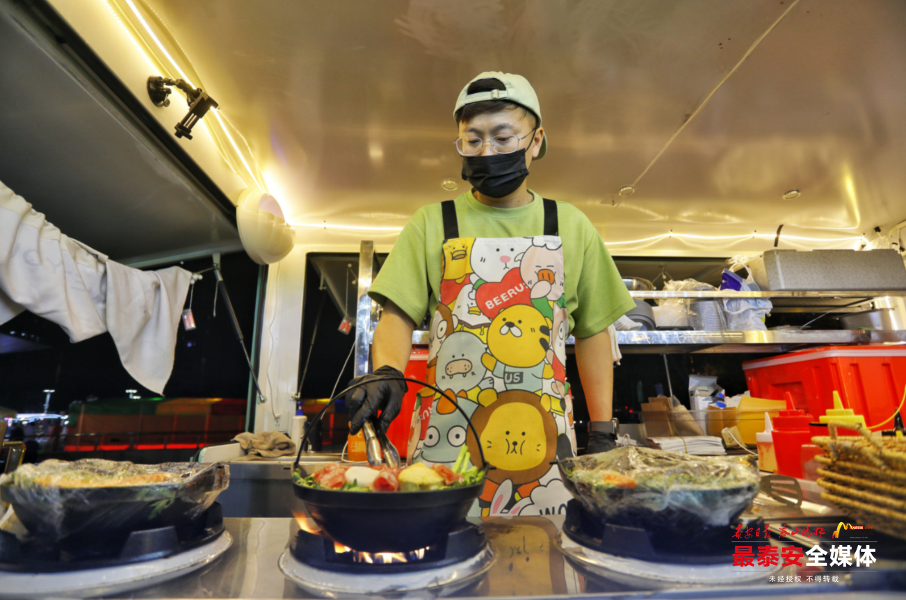 流动摆地摊餐车,摆地摊创业餐车