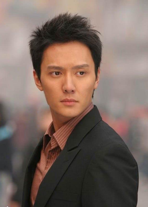 冯绍峰情史丰富,冯绍峰婚后更加成熟稳重了