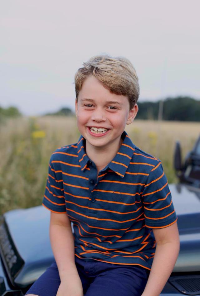 乔治小王子18岁照片出炉,乔治小王子小时候穿搭