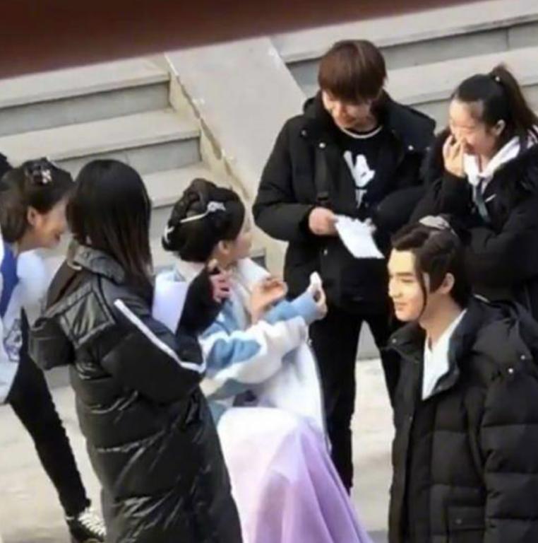 自曝偷东西的女明星,被爆偷东西的女明星