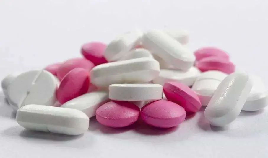 注意睡前不宜服用这些药,别乱吃药这15类药不宜睡前服用