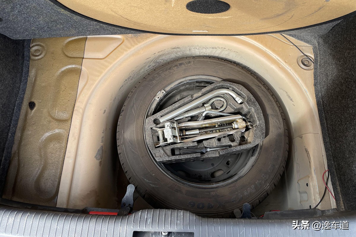 美女客户花2万买的代步车，这台09年的二手polo你觉得值吗？