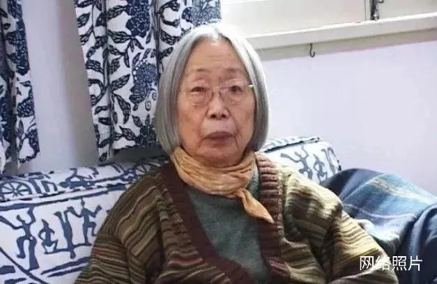 心系蓝印花布的日本籍老太太