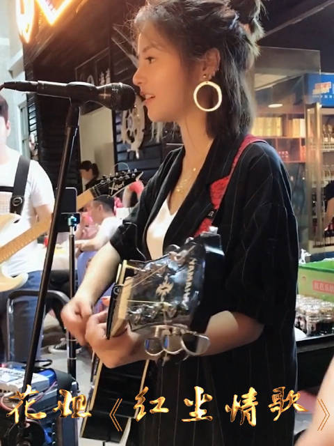 花姐：草根逆袭！一首《狂浪》赚千万，从流浪歌手变成顶级网红