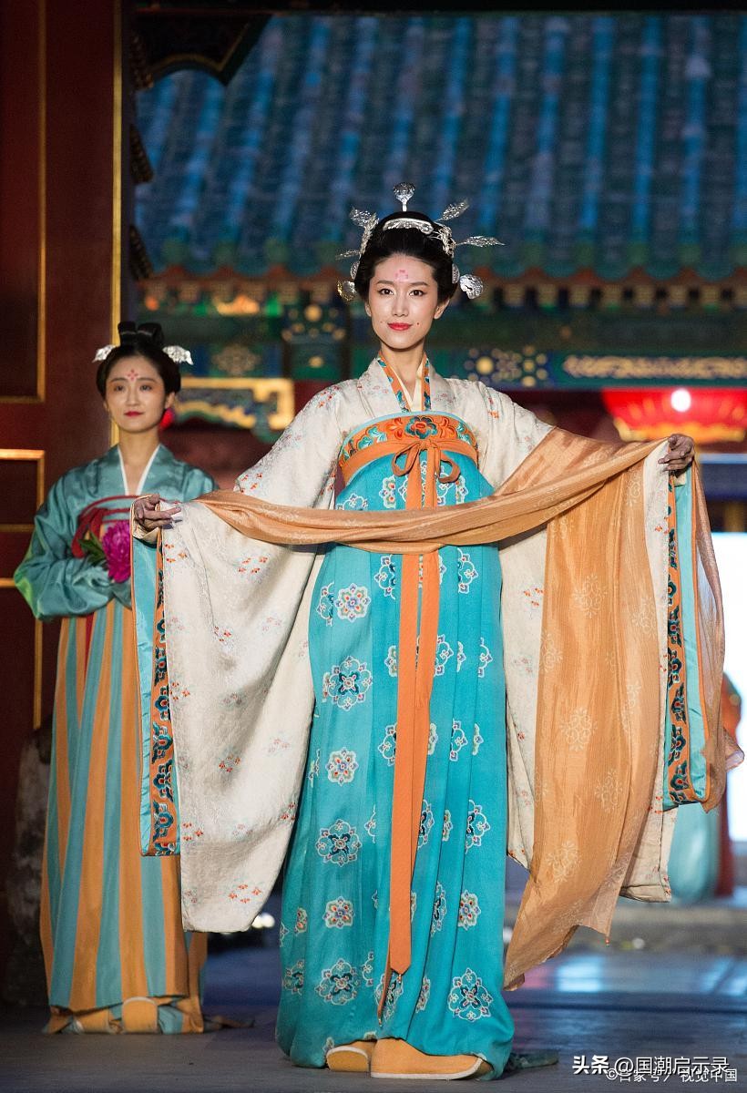 唐朝汉服齐胸襦裙怎么穿不掉,唐朝汉服齐胸襦裙介绍