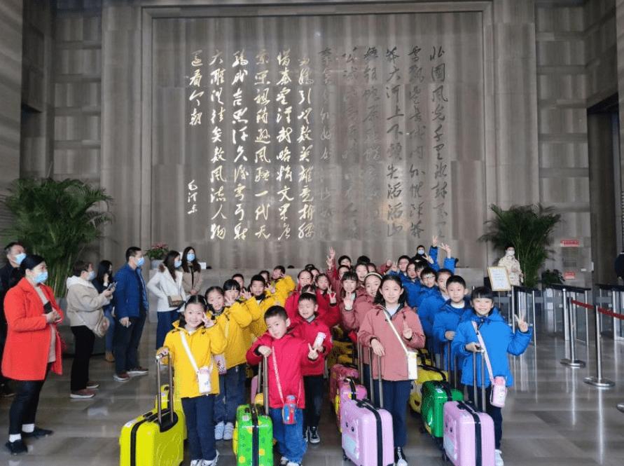 江苏大型少儿成长体验栏目《剪刀石头布》走进南京欢乐谷