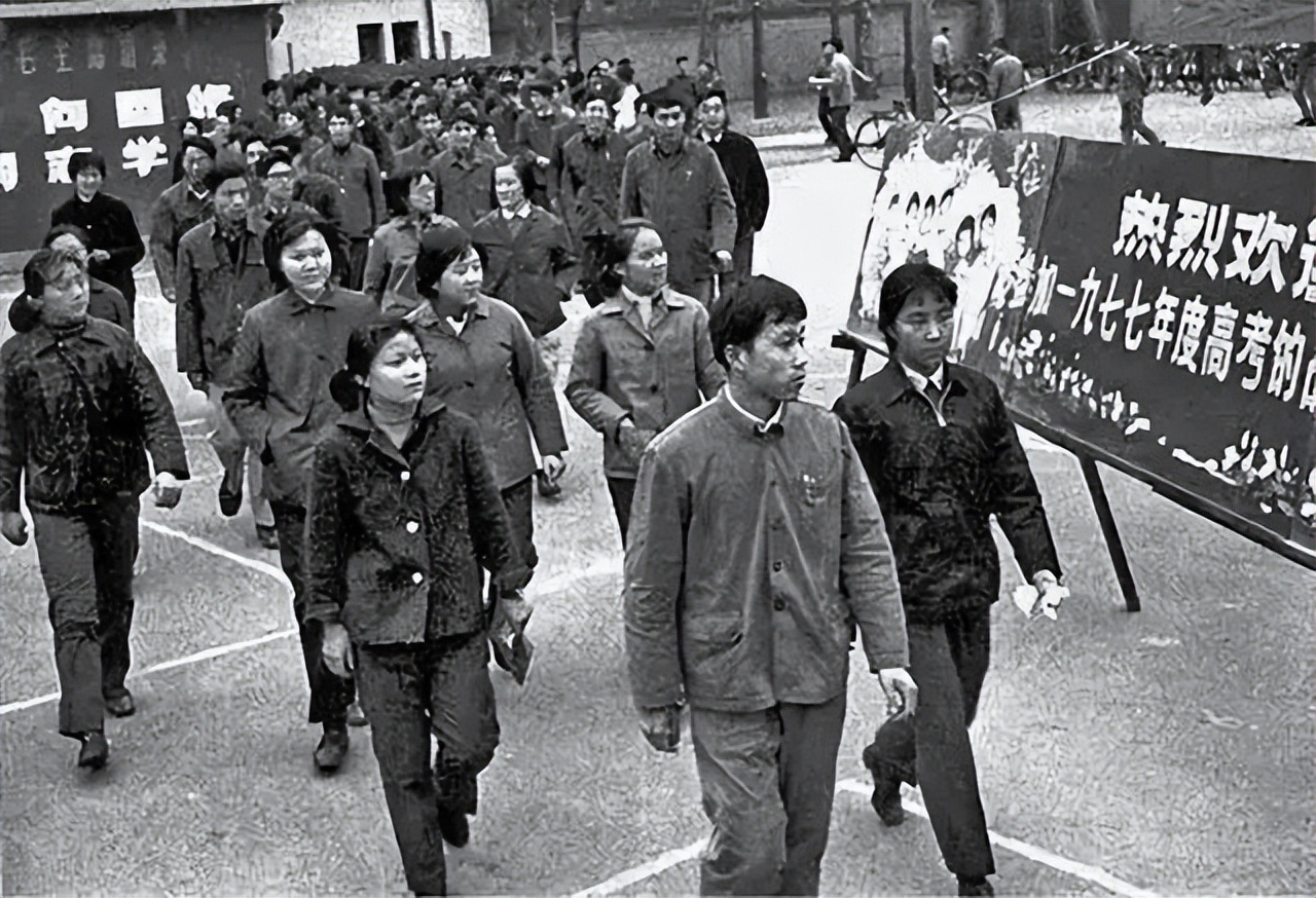 78年，他调任北京市委书记，向*国锋华**抱怨：我在天津屁股还没坐稳