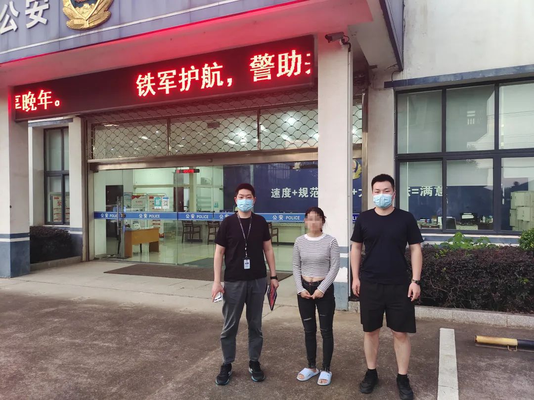 真币变假币女子鬼手换钞蒙骗店主,大额转账换现金骗局