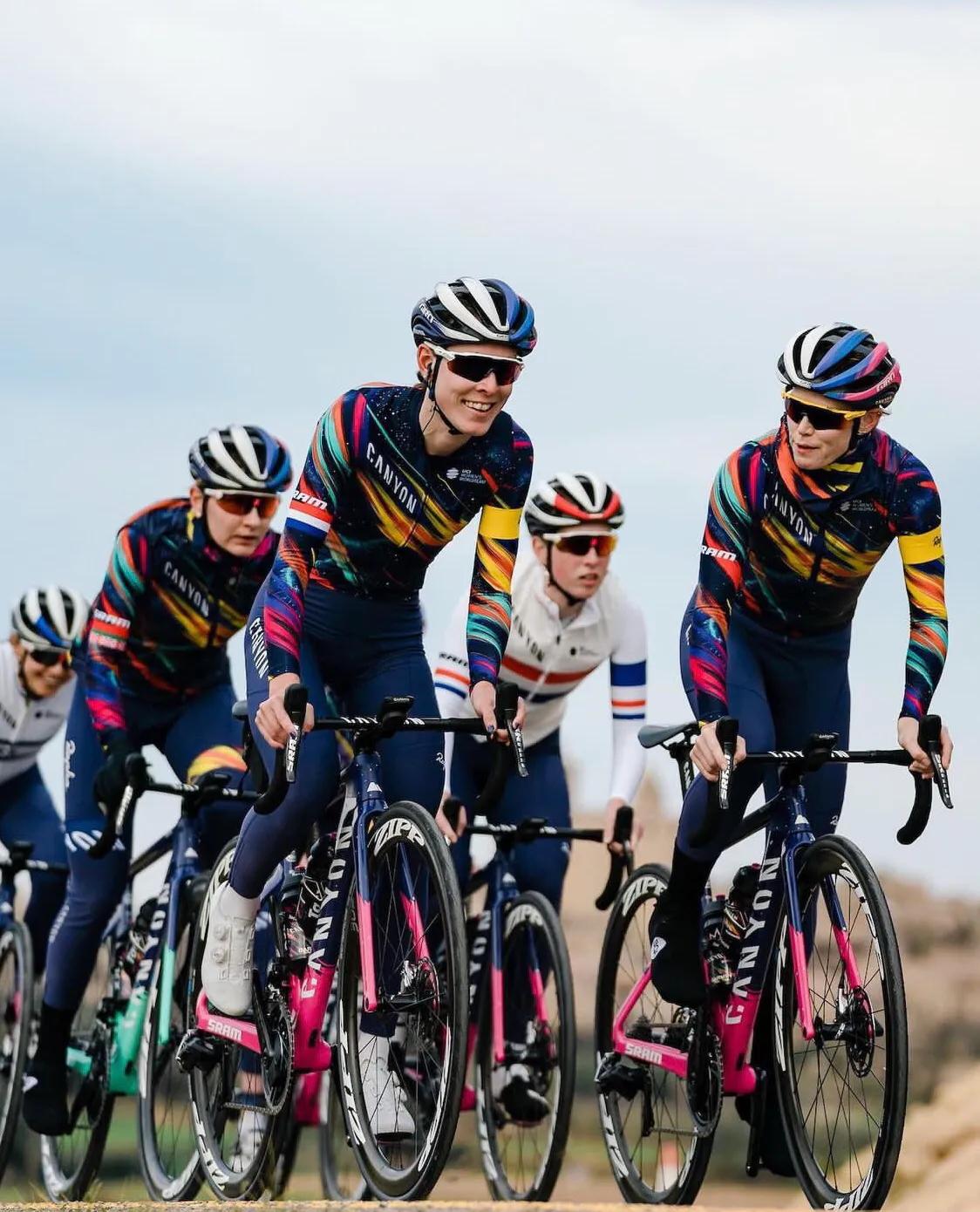 全球运动品牌排行榜前十名,运动潮流服装推荐