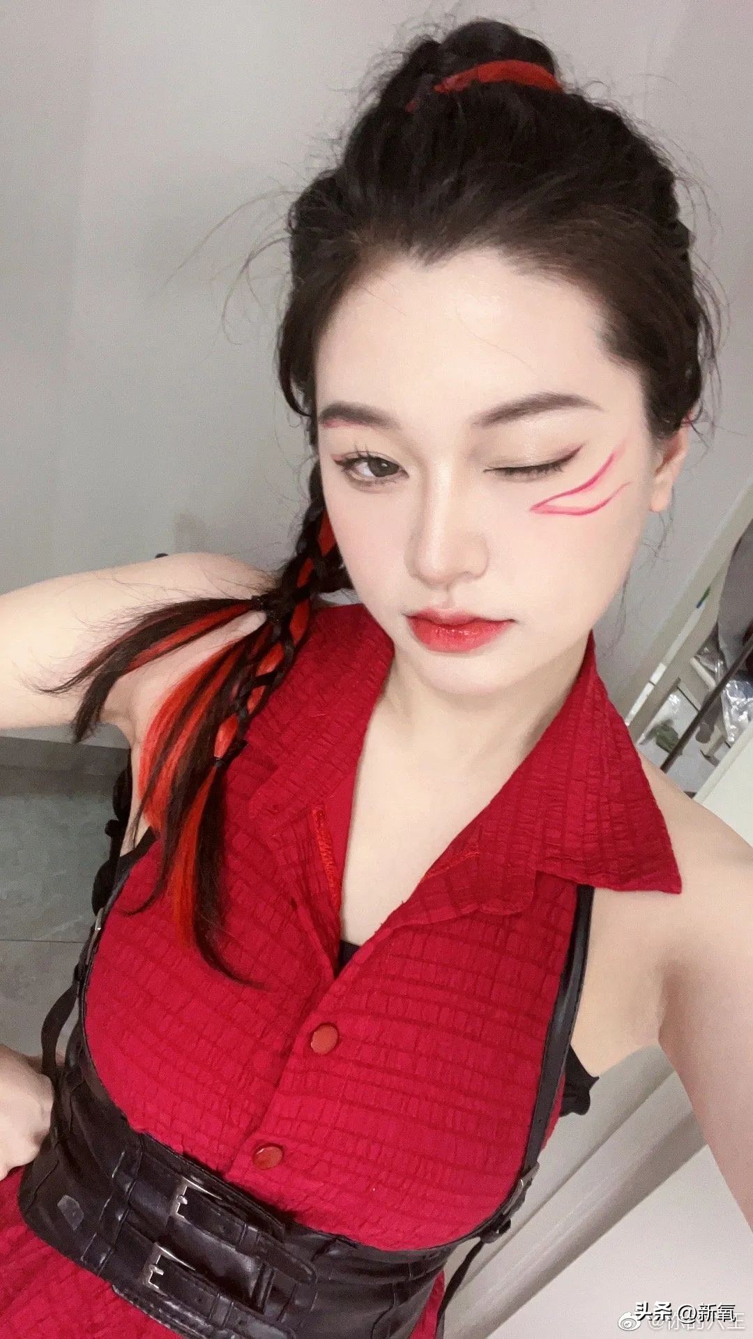 坐拥100万粉丝的美少女，直播间点赞量高达1亿，实力如何？