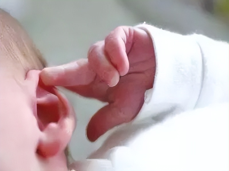 宝宝听力筛查没通过左耳,婴儿测听力几次不通过是耳聋吗