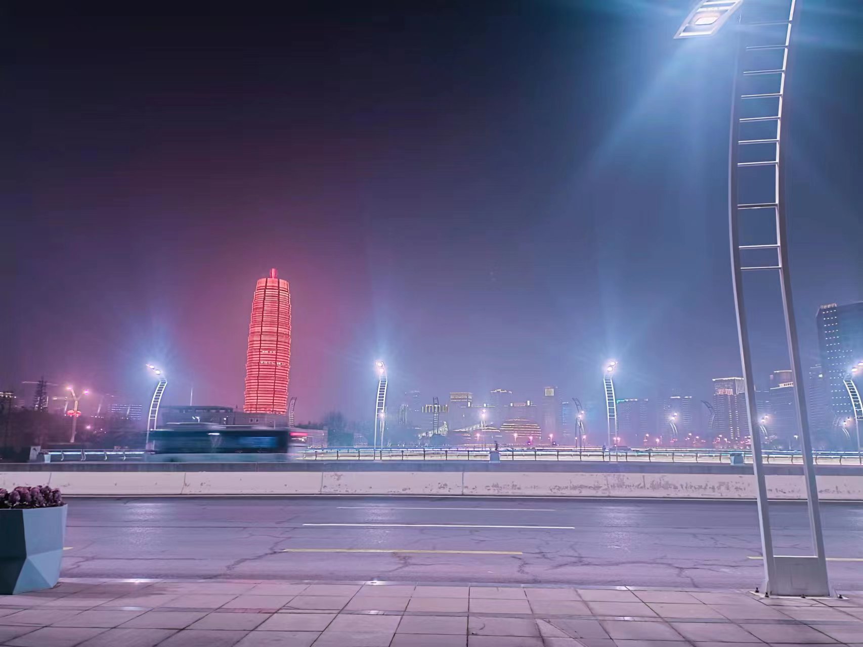 钓鱼外卖小哥,钓鱼外卖小哥水里送餐