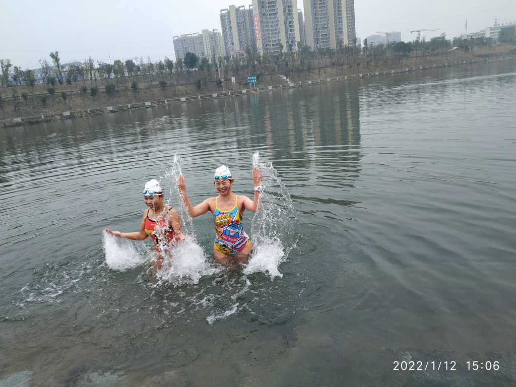 湘西欢乐冬泳人——向怀化水上部落“碉堡村”致敬