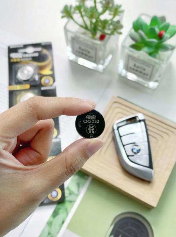 车钥匙没电没机械怎么开门,车钥匙没电去哪里修