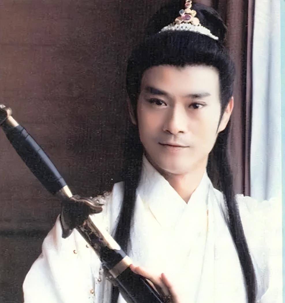 明明很帅自己却觉得很丑,明明很帅却打扮很丑