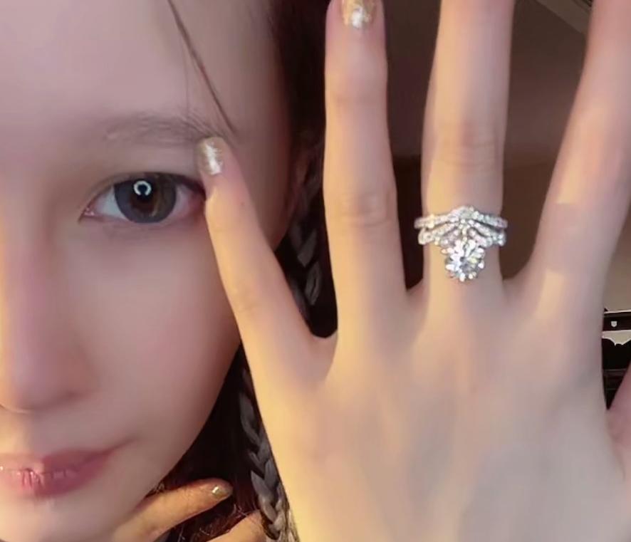 赵本山女儿球球中式婚纱美照曝光,赵本山女儿婚纱美照曝光