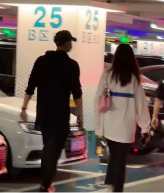 黄子韬徐艺洋出门开什么车,黄子韬带徐艺洋出席活动