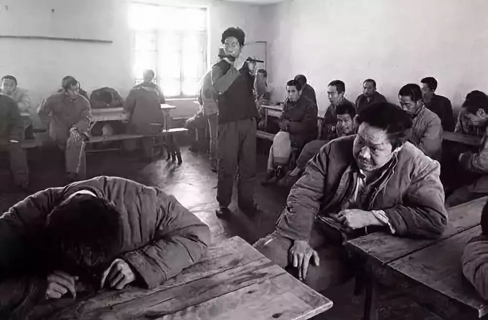 精神病院恐怖老照片,真实的废弃的精神病院图片