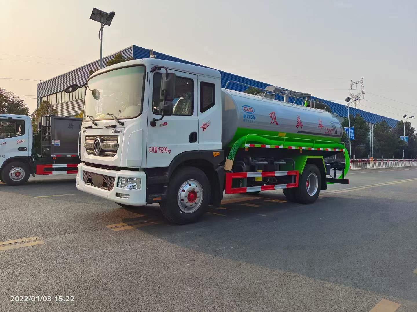 东风5吨吸粪车多少钱,5吨东风国五抽粪车报价