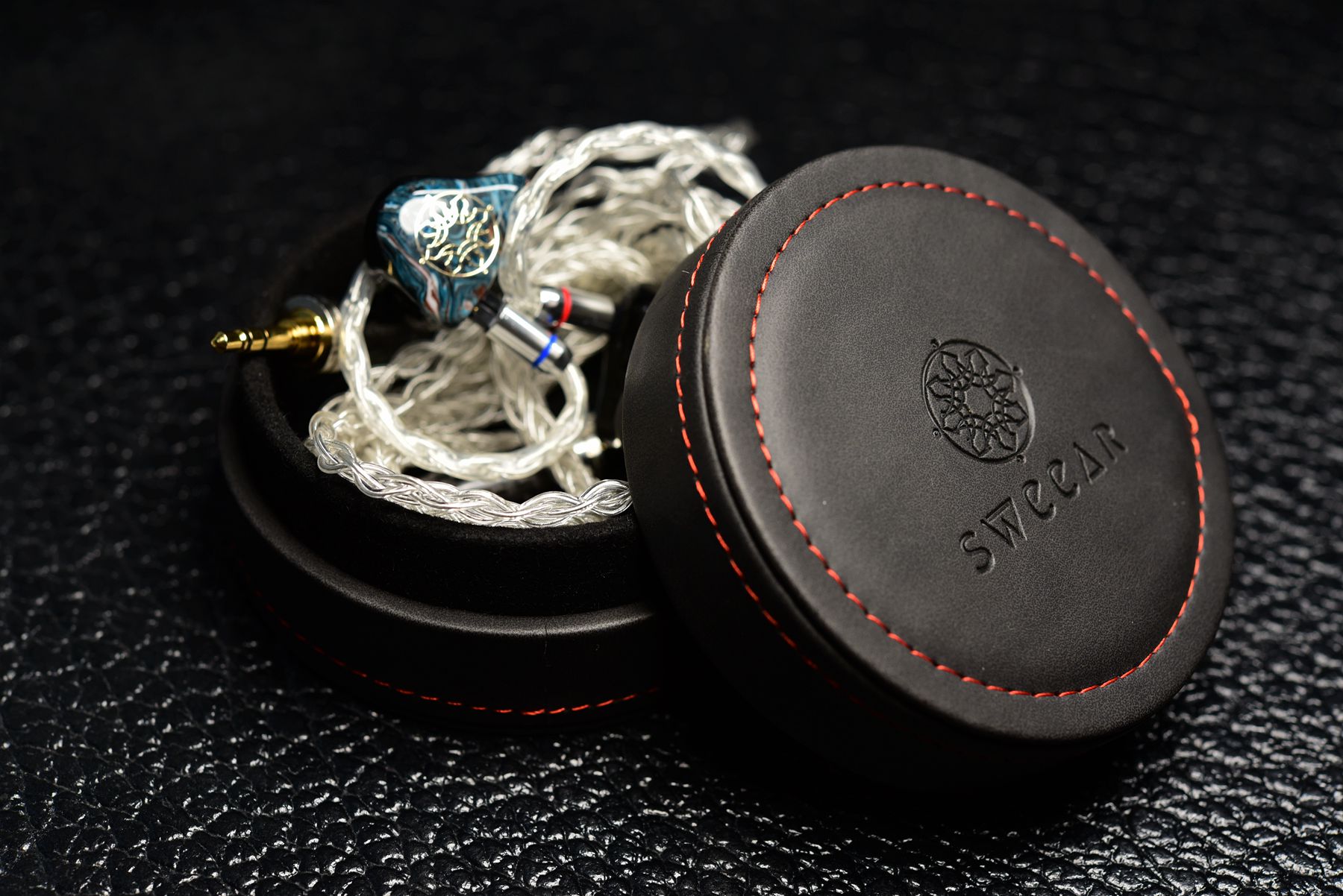 没想到香港本土还有高端耳机，11单元让人有退烧的冲动