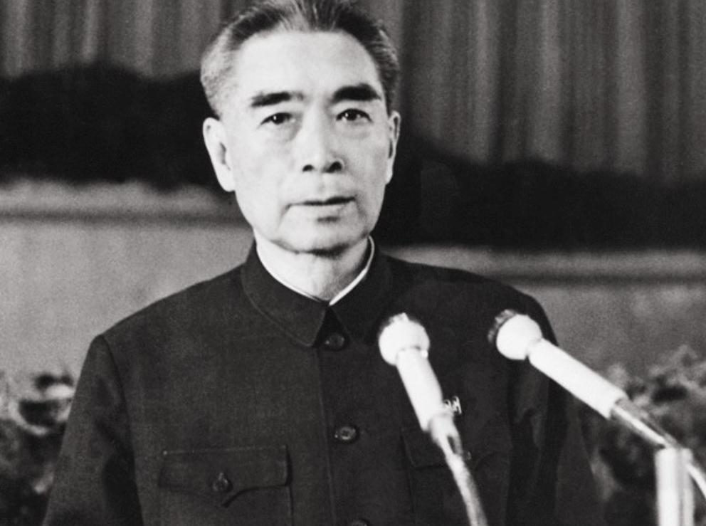 美国记者故意刁难周总理：为啥要用美产钢笔？犀利回答让对方羞愧