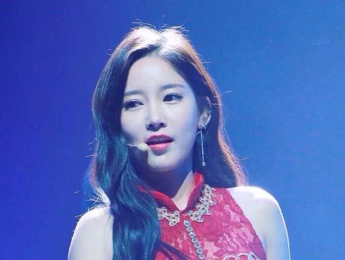 世界足球十大美娇妻名单,世界杯安娜亲吻莱万