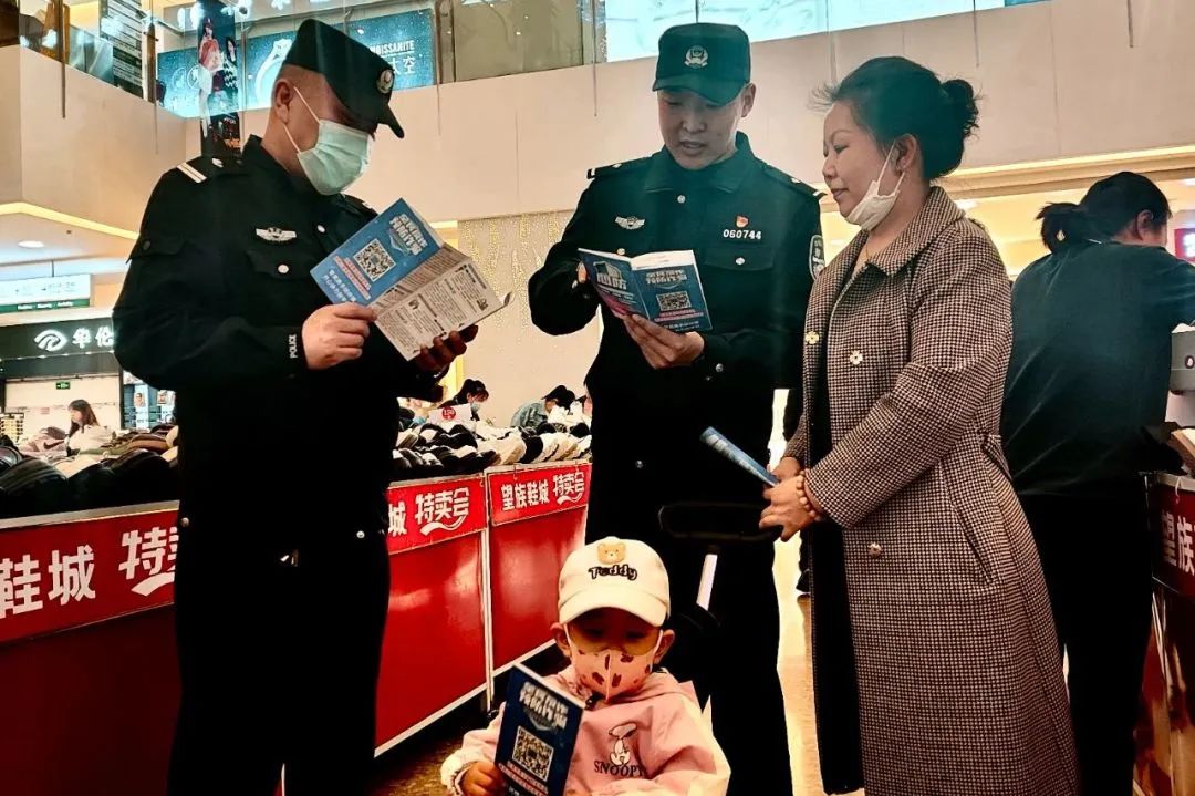 公安在岗守护一方平安,我在岗位上五一我在岗公安不打烊