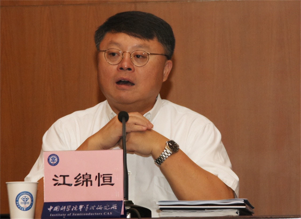 江*民泽**妹妹泽慧回忆兄长恋爱：*冶坪王**文静含蓄，与兄长性格互补