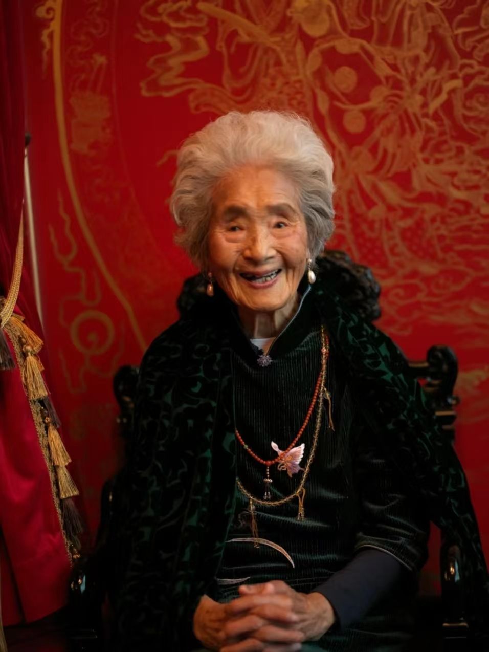 老年人适合的穿衣风格,时尚老年人衣着搭配