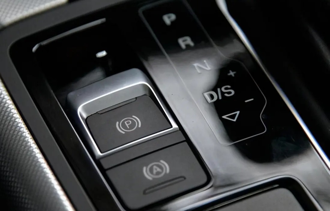 汽车行驶途中突然熄火是什么原因,汽车行驶中突然熄火的原因视频